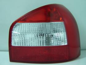 REF: 103F02091770 - AUDI A4 SW 2001.11-*TERCEIRA LUZ STOP (LED)